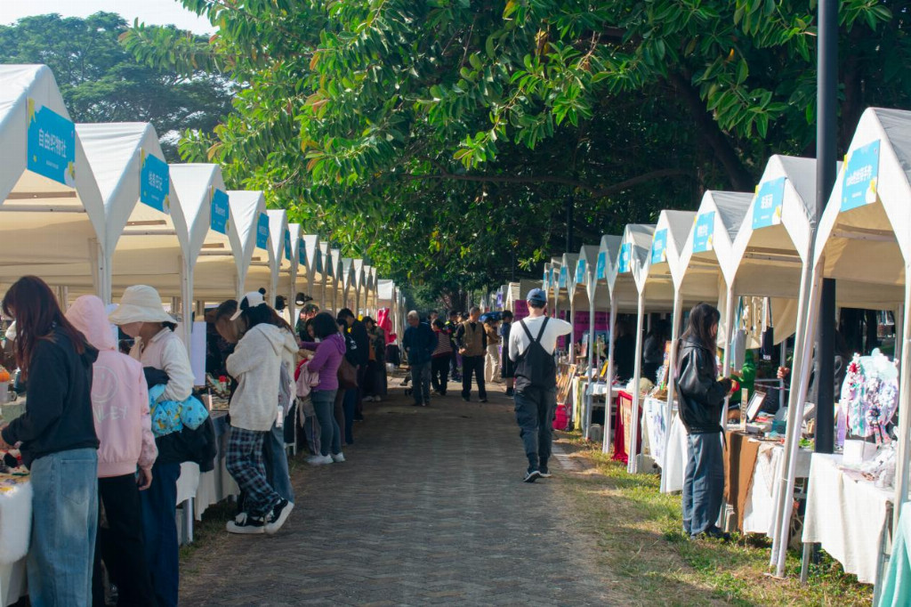 工业设计学院“创意八杂”暨迎新嘉年华成功举办：设计赋能、产学联动，构筑校地协同育人新平台