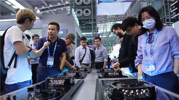 第二十五届深圳高交会开幕，国爱科技发布电火灶第三代产品